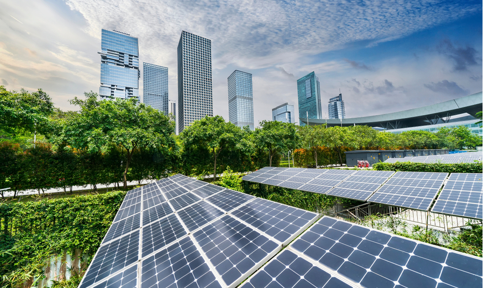 随着城市现代建筑景观地标生态能源可再生的太阳能面板厂