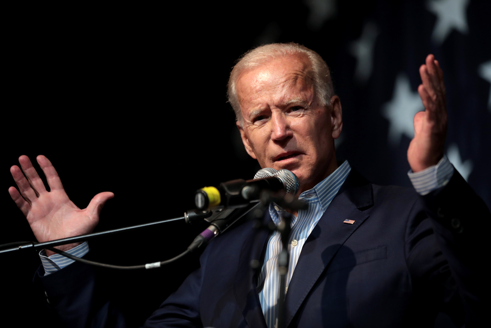 Joe Biden与2019年爱荷华民主主义翼鼎的与会者发表讲话