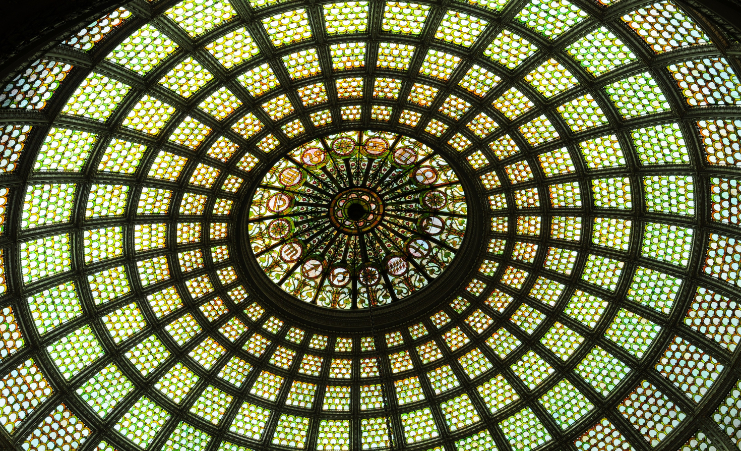 在芝加哥文化中心市区的彩色玻璃穹顶。