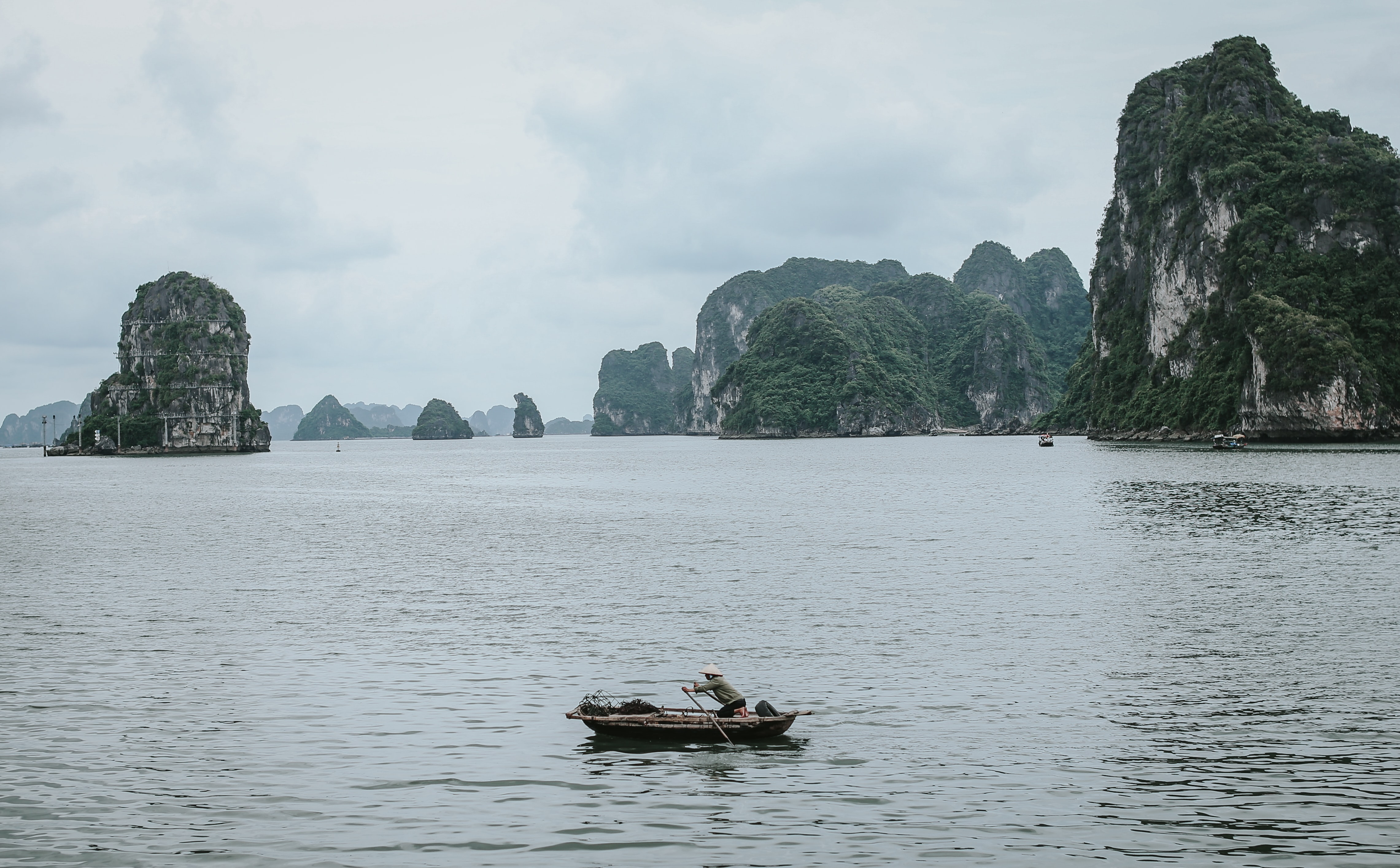 在Hạ长湾,越南渔民