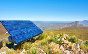 南非西开普的太阳能电池。图片来源:PhotoSky via Shutterstock。