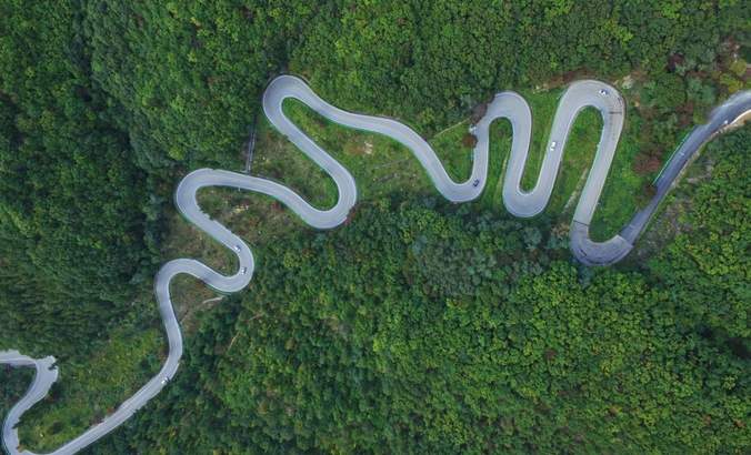 韩国一条蜿蜒的道路。