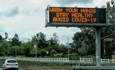 南加州高速公路上的病毒警报。”title=