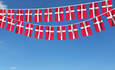 丹麦国旗在一条线上