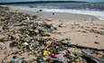塑料废物是海洋污染的主要来源。