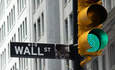 华尔街标志的图像通过存在Shutterstock绿灯罗马斯拉维克