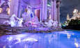 晚上在凯撒宫酒店和赌场的特莱维喷泉复制品