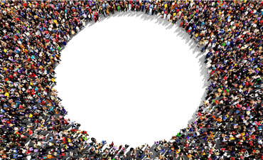 人的大集团从上面看到，聚集在一个圆形的形状