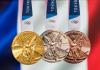 XXXII夏季奥运会2020年在东京的金，银和铜牌奖牌在法国旗子的背景。
