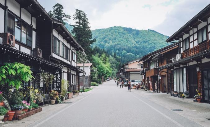 城市森林在白川乡，日本。