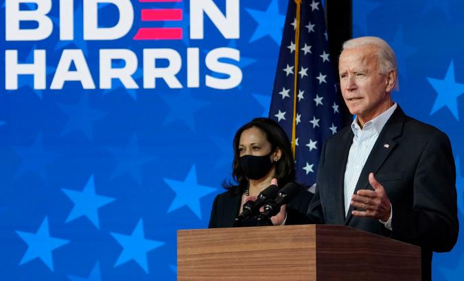 总统在2020年选举活动期间在特拉华州的特拉华州威尔明顿大剧院的舞台上杰恩·乔登·赫德·拜登和副总裁Kamala Harris。