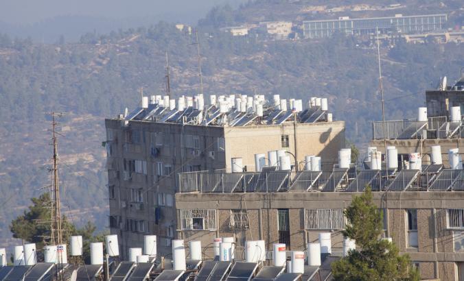 太阳能热水器景观，Kiryat Yovel，耶路撒冷